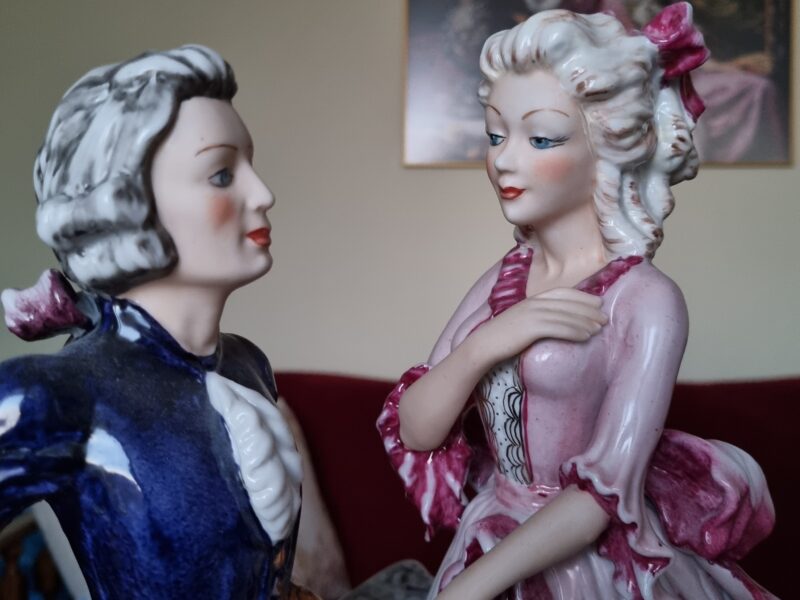 Spotkanie kochanków na&nbsp;schodach | duża figura porcelanowa | figura.003 - zdjęcie 1