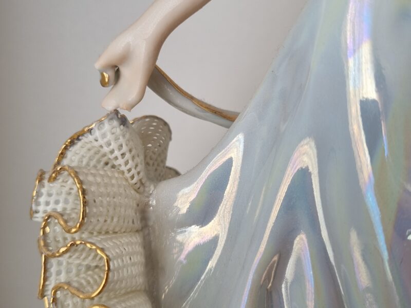 Roztańczona panienka w&nbsp;pięknej sukni | duża figura porcelanowa | figura.013 - zdjęcie 2