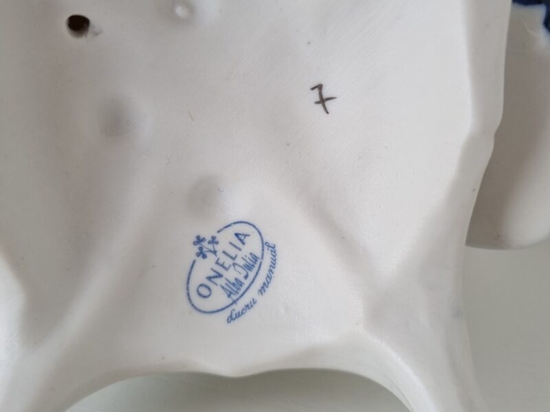 Przystojny hrabia czytający poezję | średnia figura porcelanowa | figura.017 - zdjęcie 2