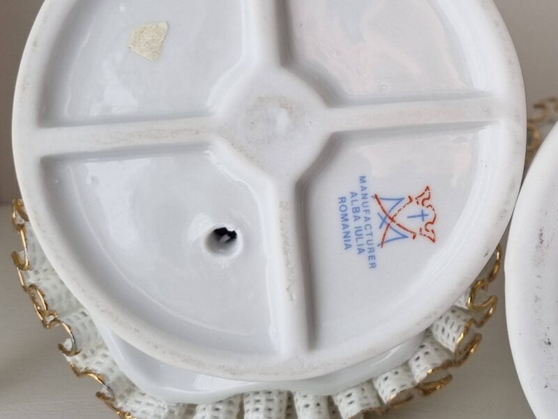 Hrabina na&nbsp;spacerze w&nbsp;wietrzny dzień | duża figura porcelanowa | figura.010 - zdjęcie 1