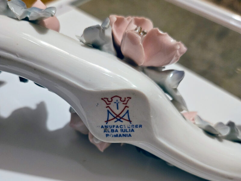 Świecznik porcelanowy na&nbsp;3 świeczki zdobiony delikatnymi kwiatami | porcelana.001 - zdjęcie 2